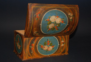 antique small hump box with peasant roses painting & wood glaze * at 1860/1870