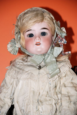 antique porcelain head doll A.M. 390 in the original clothes * 1