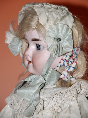 antique porcelain head doll A.M. 390 in the original clothes * 1