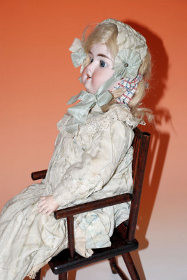 antique porcelain head doll A.M. 390 in the original clothes * 1