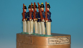 7 Prussian Soldiers Erzgebirge nose figures in the box * 1900-19