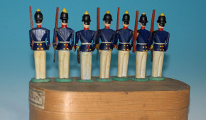 7 Prussian Soldiers Erzgebirge nose figures in the box * 1900-19