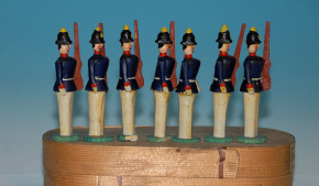 7 Prussian Soldiers Erzgebirge nose figures in the box * 1900-19