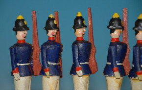 7 Prussian Soldiers Erzgebirge nose figures in the box * 1900-19