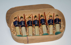 7 Prussian Soldiers Erzgebirge nose figures in the box * 1900-19