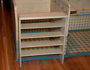 doll kitchen with store cupboard * blue-white tiles * at 1900