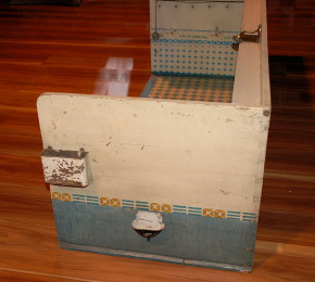 doll kitchen with store cupboard * blue-white tiles * at 1900