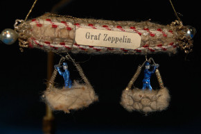 antiker Sebnitzer Christbaumschmuck * Graf Zeppelin * um 1900