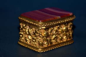 Miniatur Erhard & Söhne Goldblech Truhe mit Rosen * um 1890