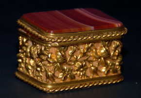 Miniatur Erhard & Söhne Goldblech Truhe mit Rosen * um 1890