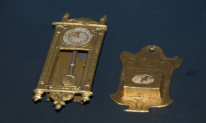 antiker Puppenstuben Zinn Regulator & Wandhalter * um 1900