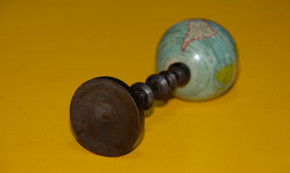 Kinder Globus * lithogr. Blech & gedrechseltes Holz * um 1920