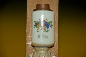 Puppenküchen Wandkaffeemühle * Früchtekorb * um 1900-1920