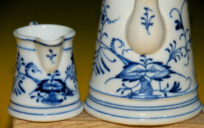 antique children or dolls coffee set * onion pattern * at 1900
