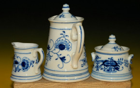 antique children or dolls coffee set * onion pattern * at 1900