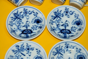 antique children or dolls coffee set * onion pattern * at 1900