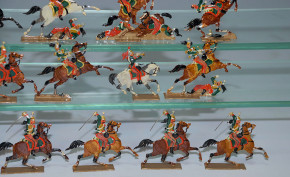 20 antique tin figures heavy cavalry in the battle in front of 1