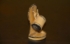 antiker Puppenküchen Schöpftopf Wandhalter * um 1900