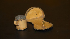 antiker Puppenküchen Schöpftopf Wandhalter * um 1900