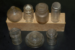 antique doll kitchens or small shop * glass accessories * at 190