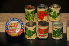 antike Puppenküchen oder Kaufladen * Konserven * um 1900