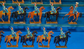 17 Zinnfiguren Kavallerie stehend Säbel präsentierend * vor 1900