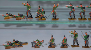 43 antique tin figures hunters infantry fighting * in front of 1