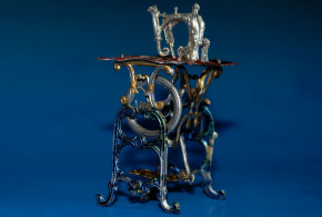 rare doll house tin sewing machine * mobile at 1870-1880